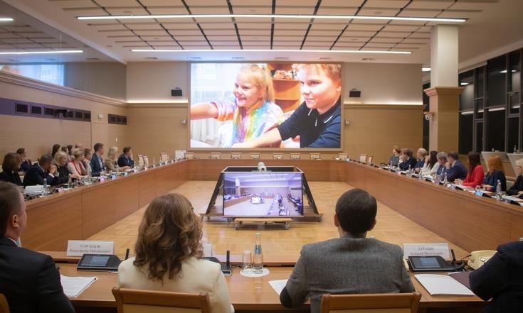Москва, Никольский переулок, 6. Встреча И.Щёголева с участниками проекта «Обучающие экспедиции» клуба Лидеров России «Эльбрус». Фото: аппарат полномочного представителя Президента РФ в ЦФО