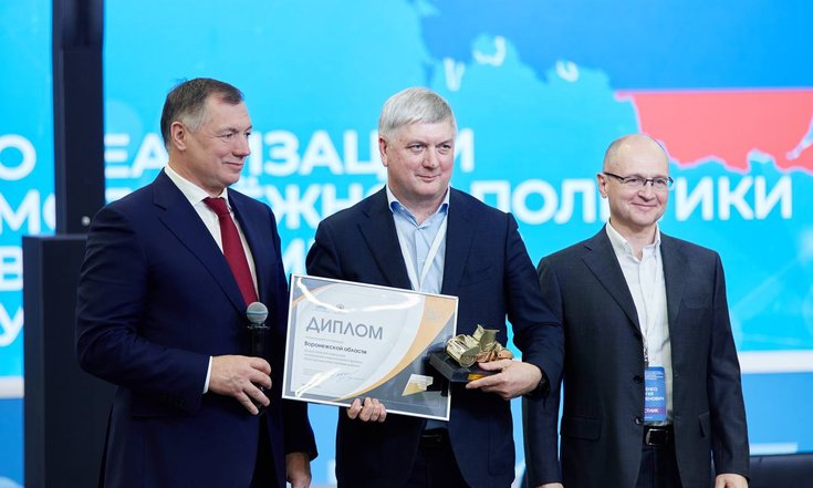 Москва. Награждение глав регионов – лидеров по реализации национального проекта «Безопасные качественные дороги» в 2022 году. Фото: сайт Правительства РФ government.ru