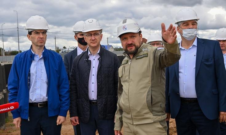 29 августа 2020 года. Калуга. Осмотр строительства кампуса Калужского филиала МГТУ им. Н.Э.Баумана. Фото: пресс-служба администрации Губернатора Калужской области