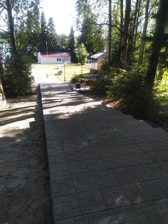 Ярославская область, Ярославский район. Набережная поселка Михайловский после благоустройства (к информации о выполнении поручения по итогам личного приема граждан, проведенного Д.А.Крохиным 27 августа 2020 года)