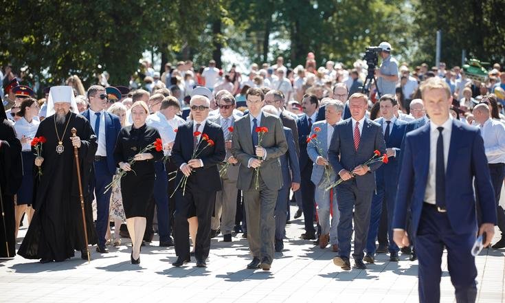 Белгородская область, Прохоровский район, п. Прохоровка. Торжественный митинг в 77-ю годовщину Прохоровского танкового сражения.