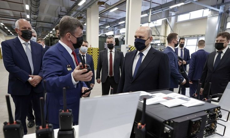 20 января 2022 года, Воронеж. Михаил Мишустин посетил фабрику радиоэлектронной аппаратуры концерна «Созвездие». Фото: сайт Правительства РФ government.ru