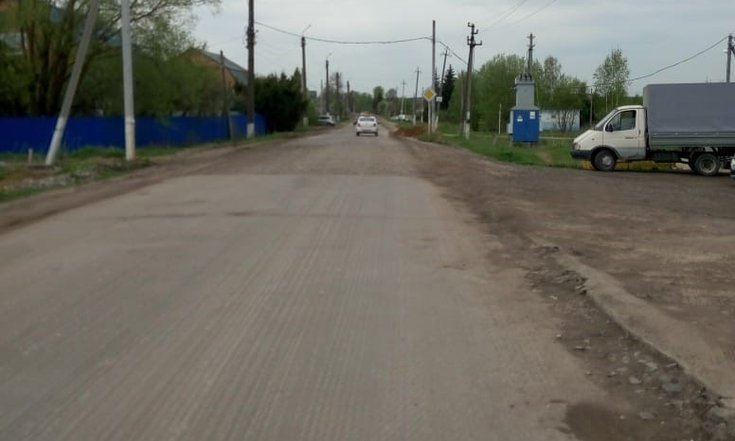 Калужская область, Дзержинский район, Кондрово, улица Орджоникидзе. Состояние дороги до ремонта (к личному приему граждан, проведенному А.А.Шаклуновым 18 марта 2021 года)