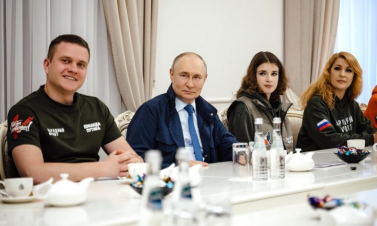 21 мая 2025 года. Курская область. Встреча Владимира Путина с представителями добровольческих организаций. Фото: пресс-служба Президента РФ