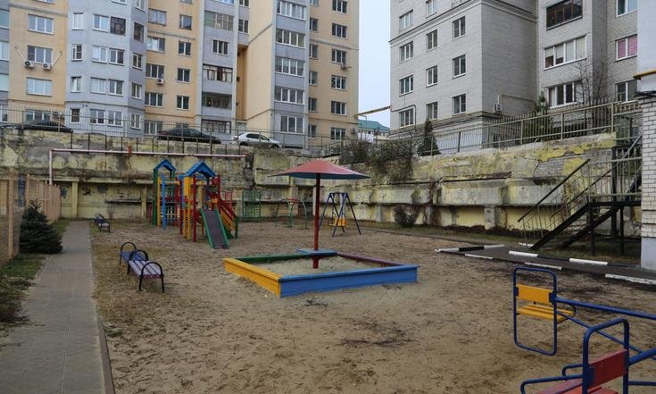 Белгородская область, Старый Оскол, квартал Старая Мельница. Детская площадка на дату личного приема граждан, проведенного А.Ю.Петуховым 16.12.2021