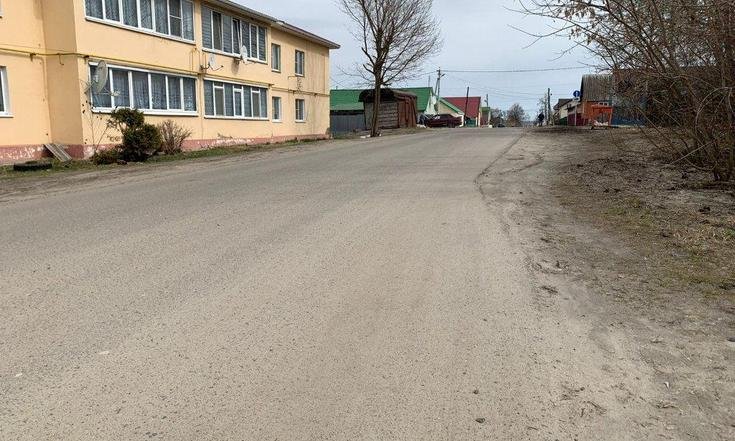 Калужская область, Сухиничи, улица Чернышевского. Дорога в состоянии на дату личного приема граждан, проведенного И.П.Горячевой 26 мая 2022 года