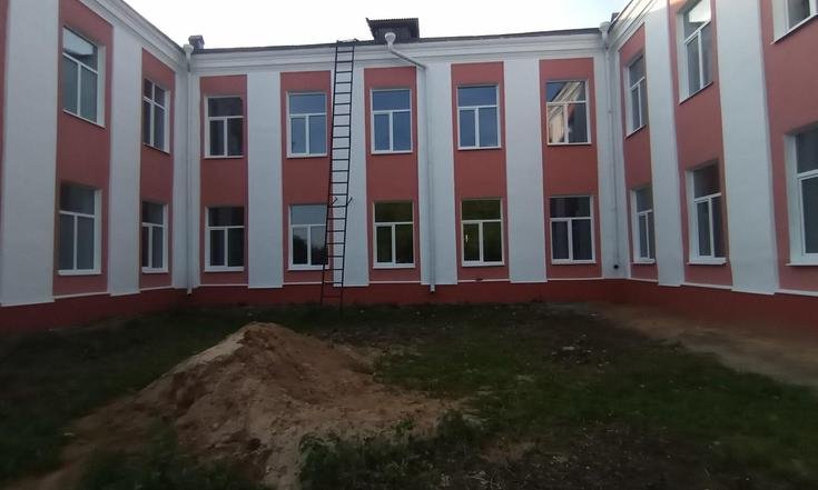 Ивановская область, Ивановский район, село Чернореченский. Чернореченская средняя школа после ремонта фасада (к информации о выполнении поручения по итогам личного приема граждан, проведенного А.В.Анисимовым 28 апреля 2022 года)