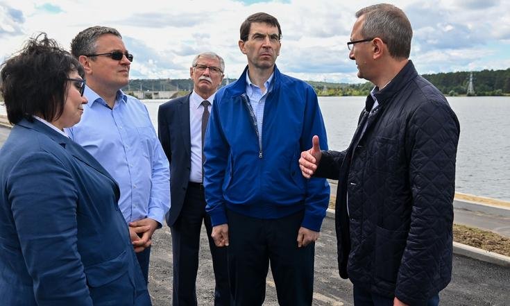29 августа 2020 года. Калуга. Ознакомление с ходом работ по благоустройству набережной Яченского водохранилища. Фото: пресс-служба администрации Губернатора Калужской области