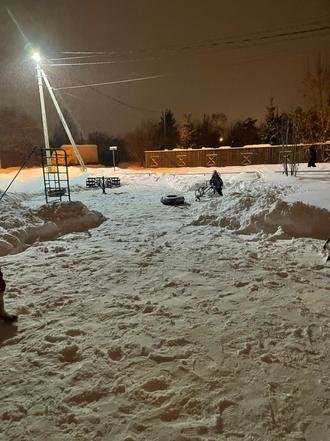 Московская область, Наро-Фоминский городской округ, деревня Бурцево, улица Луговая. Детская площадка в состоянии на дату личного приема граждан, проведенного А.А.Шаклуновым 20 января 2022 года
