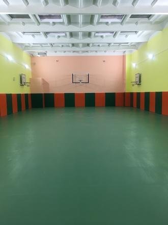 Ивановская область, Приволжск, Социалистическая улица, 4. Спортивный зал СОШ №1 после ремонта (к информации о выполнении поручения по итогам личного приема граждан, проведенного М.А.Бубеном 27 мая 2021 года)