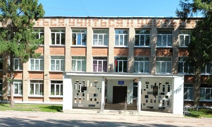 Тульская область, город Щёкино, улица Пролетарская, 10. Оконные блоки в школе № 11 после замены (к информации о выполнении поручения по итогам личного приема граждан, проведенного А.А.Шаклуновым 17 марта 2022 года)
