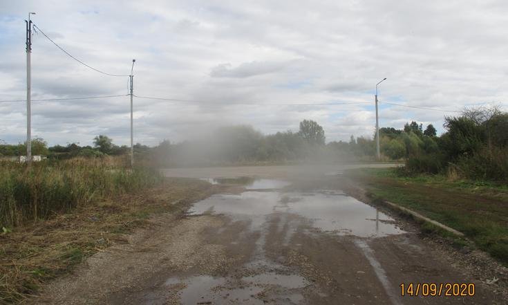 Тульская область, Плавский район, село Большие Озерки. Автомобильные дороги по улицам Школьная и Садовая до ремонта (к личному приему граждан, проведенному А.К.Ниязметовым 9 октября 2020 года)
