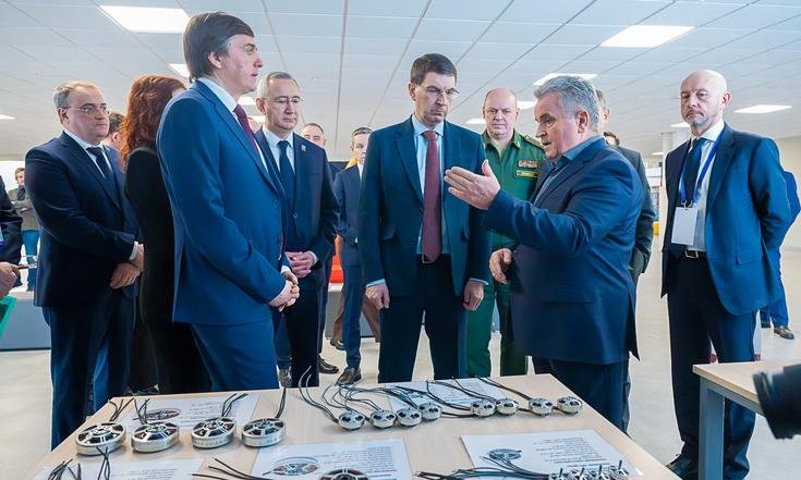 Калуга, 1-й Академический проспект, 5, корпус 1д. Посещение Федерального технопарка профессионального образования. Фото: admoblkaluga.ru