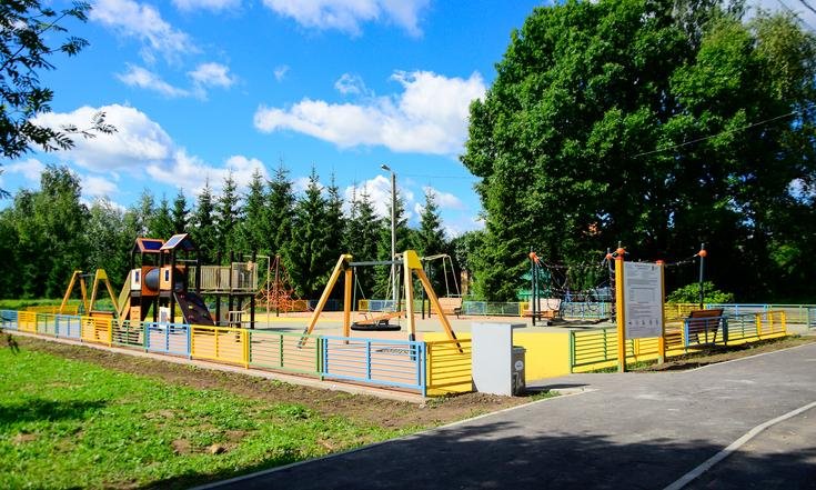 Московская область, Наро-Фоминский городской округ, деревня Бурцево, улица Луговая. Новая детская площадка (к информации о выполнении поручения по итогам личного приема граждан, проведенного А.А.Шаклуновым 20 января 2022 года)