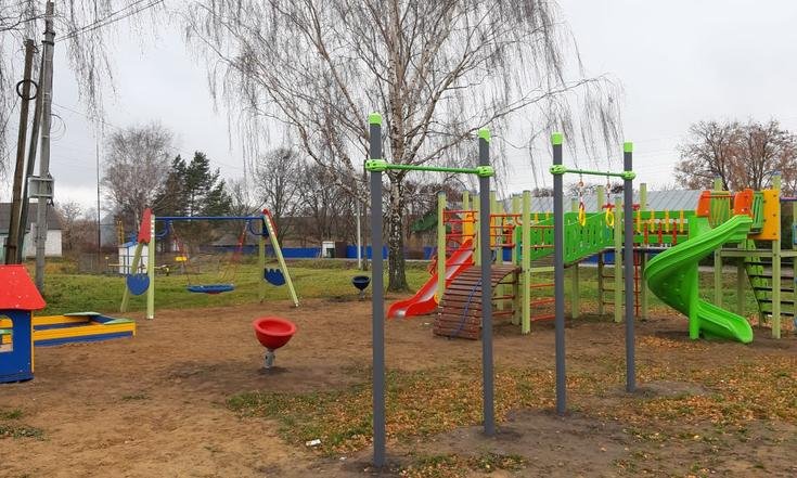 Ивановская область, Гаврилово-Посадский район, село Непотягово. Детская площадка около дома №2 по улице Новая (к информации о выполнении поручения по итогам личного приема граждан, проведенного А.Н.Мошковым 8 июля 2021 года)