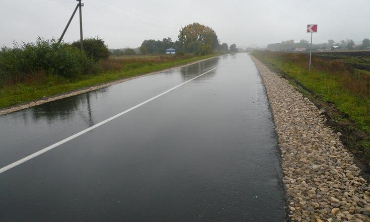 Тульская область, Тёпло-Огарёвский район, село Большое Огарёво. Подъездная дорога к селу после ремонта (к информации о выполнении поручения по итогам личного приема граждан, проведенного А.А.Шаклуновым 19 августа 2021 года)