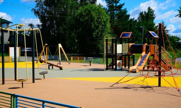 Московская область, Наро-Фоминский городской округ, деревня Бурцево, улица Луговая. Новая детская площадка (к информации о выполнении поручения по итогам личного приема граждан, проведенного А.А.Шаклуновым 20 января 2022 года)