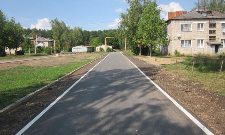 Ивановская область, Гаврилово-Посадский район, село Липовая Роща. Дорога вдоль домов № 9–11 по улице Юбилейной после ремонта (к информации о выполнении поручения по итогам личного приема граждан, проведенного А.Н.Мошковым 14 июля 2022 года)