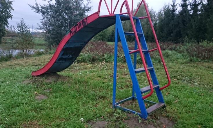 Московская область, Наро-Фоминский городской округ, деревня Бурцево, улица Луговая. Детская площадка в состоянии на дату личного приема граждан, проведенного А.А.Шаклуновым 20 января 2022 года