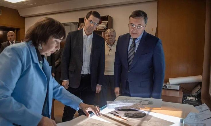 Москва, Ленинский проспект, 32а. Осмотр коллекций Института этнологии и антропологии РАН. Фото: пресс-служба Минобрнауки России