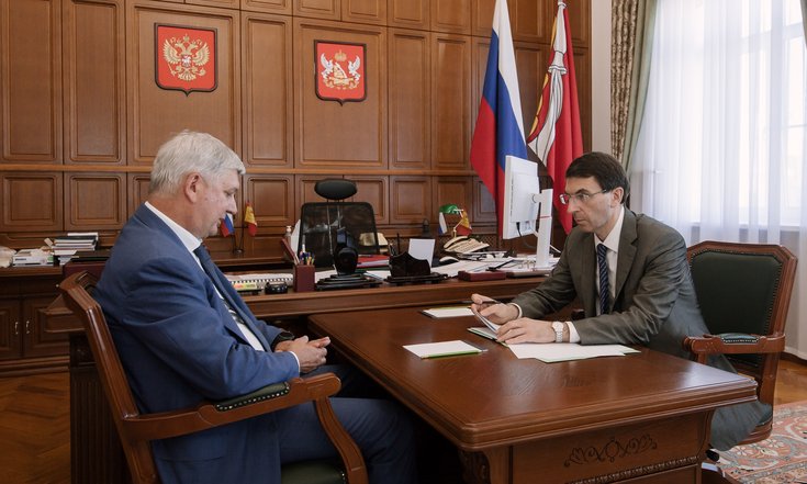Воронеж, площадь Ленина, 1. Полномочный представитель Президента РФ в ЦФО Игорь Щёголев провел рабочую встречу с губернатором Воронежской области Александром Гусевым. Фото: пресс-служба правительства Воронежской области