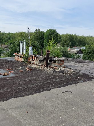 Владимирская область, село Новобусино. Состояние крыши многоквартирного дома на улице Шестая, дом 1 на дату личного приема граждан, проведенного А.В.Ерёминым