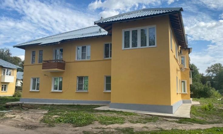 Тульская область, Донской, микрорайон Северо-Задонск. Отремонтированный фасад дома №8 по улице Первомайская (к информации о выполнении поручения по итогам личного приема граждан, проведенного И.П.Горячевой 8 июля 2021 года)