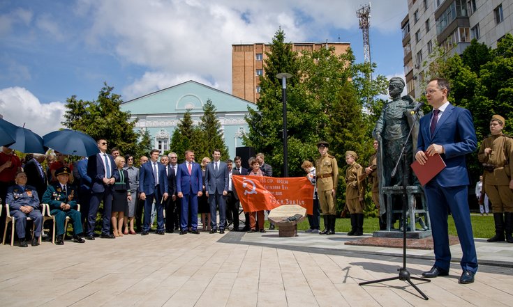 1 июня 2022 года. Курск, ул. Ленина, 49. Открытие памятника «Сынам полков». Фото: портал администрации Курской области