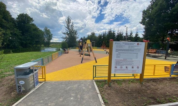 Московская область, Наро-Фоминский городской округ, деревня Бурцево, улица Луговая. Новая детская площадка (к информации о выполнении поручения по итогам личного приема граждан, проведенного А.А.Шаклуновым 20 января 2022 года)