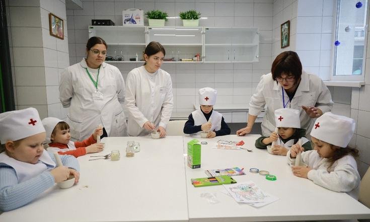 Белгородская область, город Короча, улица Пролетарская, 39. Посещение Корочанской школы имени Д.К.Кромского. Фото: belregion.ru