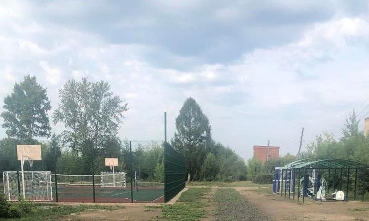 Ивановская область, Вичугский район. Обустроенная спортивная площадка на территории Старовичугской средней общеобразовательной школы (к информации о выполнении поручения по итогам личного приема граждан, проведенного М.А.Бубеном 27 мая 2021 года)