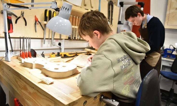 Ярославль, улица Чайковского, 55. Посещение Школы скрипичного мастерства. Фото: yarregion.ru