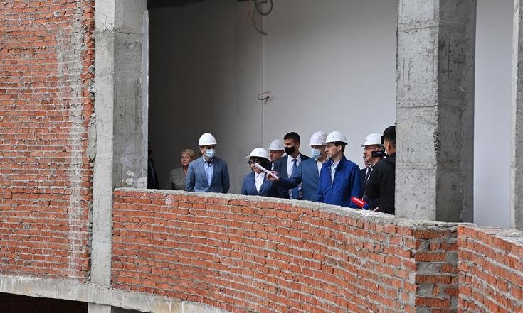 29 августа 2020 года. Калуга. Осмотр строящегося Дворца спорта. Фото: пресс-служба администрации Губернатора Калужской области
