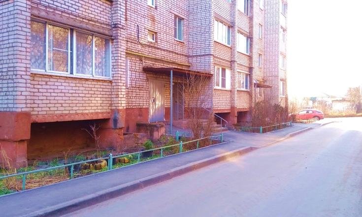 Тульская область, Алексин. Дворовая территория дома № 22 по улице Первомайской после завершения работ по асфальтированию придомовой территории (к информации о выполнении поручения по итогам личного приема граждан, проведенного С.В.Нештенко 14 февраля 2020 года)