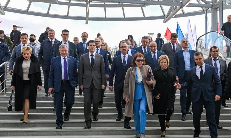 29 апреля 2021 года. Калуга. Осмотр экспозиции второй очереди Государственного музея истории космонавтики имени К.Э.Циолковского. Фото: пресс-служба Правительства Калужской области