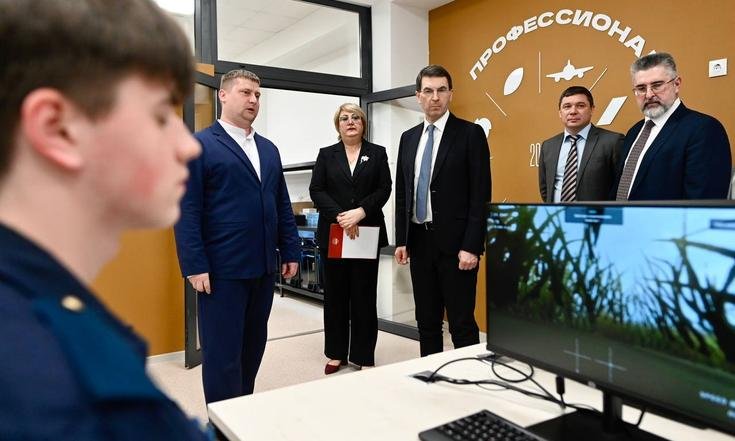 Тамбов, улица Советская, 193. Посещение Колледжа техники и технологии наземного транспорта им. М.С.Солнцева. Фото: П.Васильев