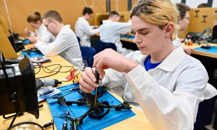 Тамбов, улица Советская, 193. Посещение Колледжа техники и технологии наземного транспорта им. М.С.Солнцева. Фото: П.Васильев