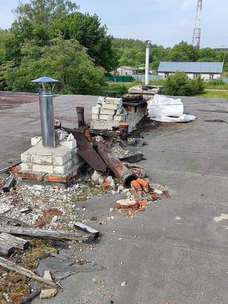 Владимирская область, село Новобусино. Состояние крыши многоквартирного дома на улице Шестая, дом 1 на дату личного приема граждан, проведенного А.В.Ерёминым