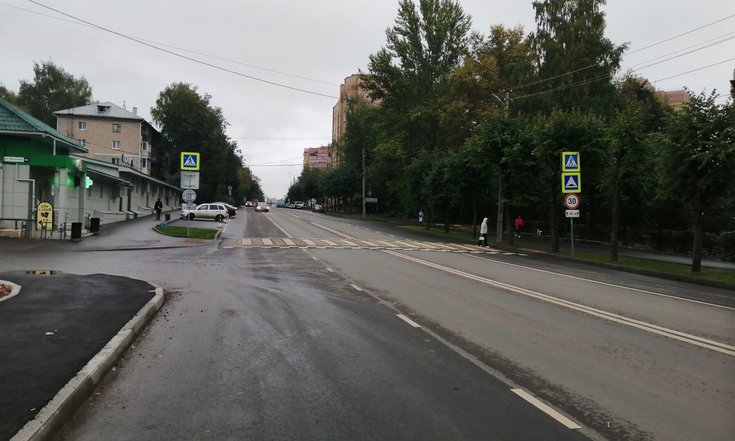 Кострома. Отремонтированная проезжая часть Никитской улицы (к информации о выполнении поручения по итогам личного приема граждан, проведенного А.К.Ниязметовым 31.05.2022)