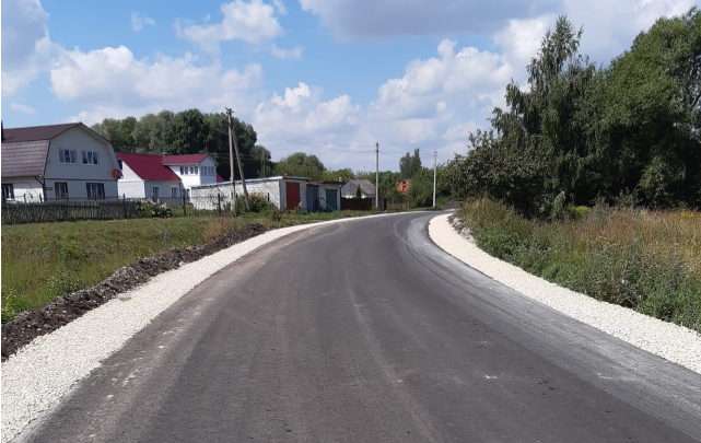 Тульская область, Узловский район, деревня Торбеевка. Автоподъезд к Торбеевке после ремонта дорожного покрытия (к информации о выполнении поручения по итогам личного приема граждан, проведенного И.П.Горячевой 8 июля 2021 года)