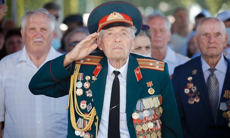 Белгородская область, Прохоровский район, п. Прохоровка. Торжественный митинг в 77-ю годовщину Прохоровского танкового сражения.