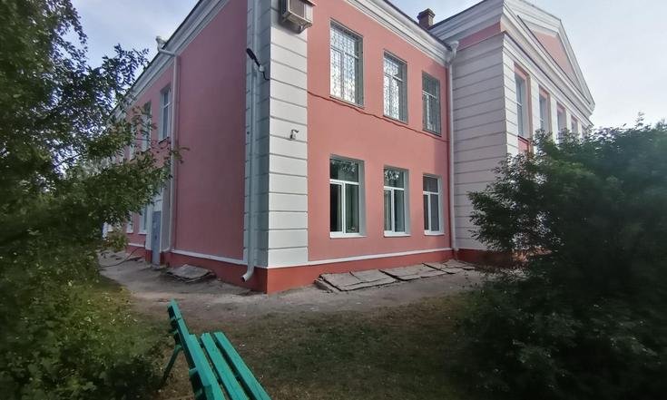 Ивановская область, Ивановский район, село Чернореченский. Чернореченская средняя школа после ремонта фасада (к информации о выполнении поручения по итогам личного приема граждан, проведенного А.В.Анисимовым 28 апреля 2022 года)