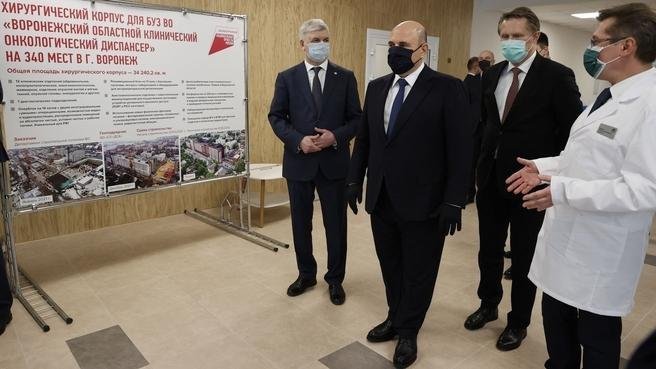 20 января 2022 года, Воронеж. Михаил Мишустин посетил Воронежскую областную детскую клиническую больницу №1. С губернатором Воронежской области Александром Гусевым, Министром здравоохранения Михаилом Мурашко, главным врачом больницы Михаилом Жидковым. Фото: сайт Правительства РФ government.ru