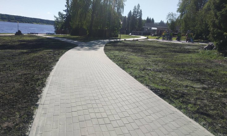 Ярославская область, Ярославский район. Набережная поселка Михайловский после благоустройства (к информации о выполнении поручения по итогам личного приема граждан, проведенного Д.А.Крохиным 27 августа 2020 года)