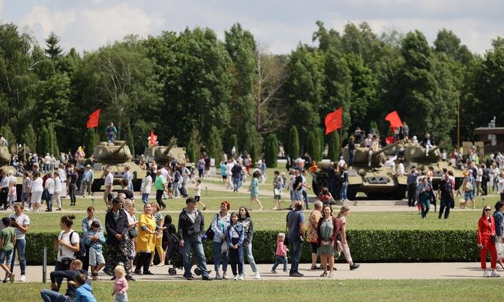 Белгородская область, Прохоровский район, поселок Прохоровка. Торжественный митинг, посвященный 79-й годовщине Прохоровского танкового сражения. Фото: пресс-служба правительства Белгородской области