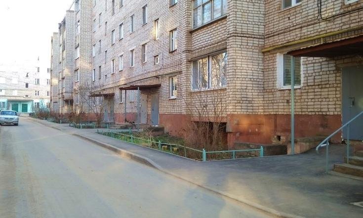 Тульская область, Алексин. Дворовая территория дома № 22 по улице Первомайской после завершения работ по асфальтированию придомовой территории (к информации о выполнении поручения по итогам личного приема граждан, проведенного С.В.Нештенко 14 февраля 2020 года)