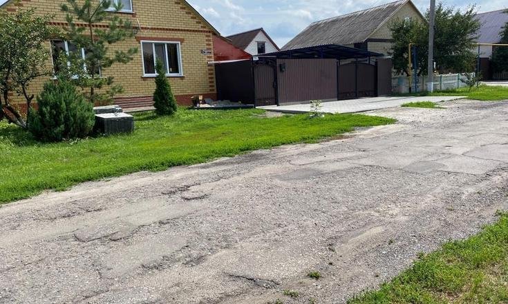 Белгородская область, поселок Ракитное, улица Колхозная. Состояние дороги на дату личного приема граждан, проведенного А.К.Ниязметовым 4.08.2022