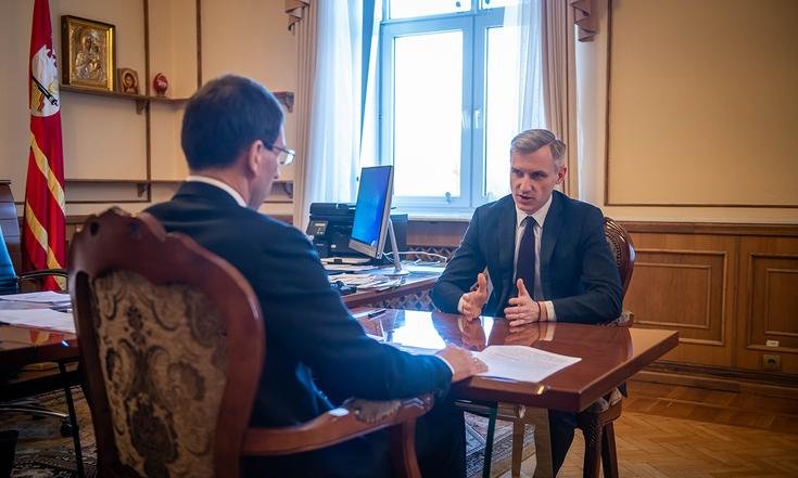 Смоленская область, Смоленск, площадь Ленина, 1. Встреча И.Щёголева с В.Анохиным. Фото: пресс-служба губернатора Смоленской области
