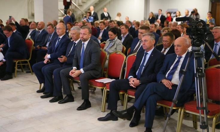 Владимир, улица Мира 36г/1. Участие в работе Владимирского промышленно-инвестиционного конгресса. Фото: пресс-служба администрации Владимирской области avo.ru