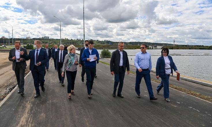29 августа 2020 года. Калуга. Ознакомление с ходом работ по благоустройству набережной Яченского водохранилища. Фото: пресс-служба администрации Губернатора Калужской области